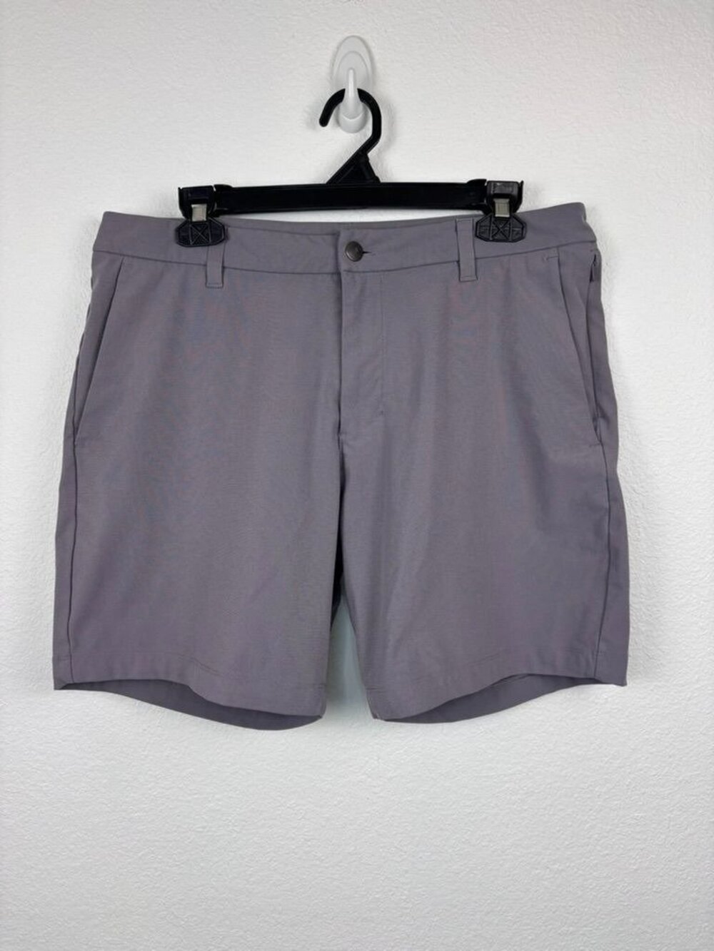 Lululemon men's 34 grey commission classic fit short 7" chino casual golf tennis